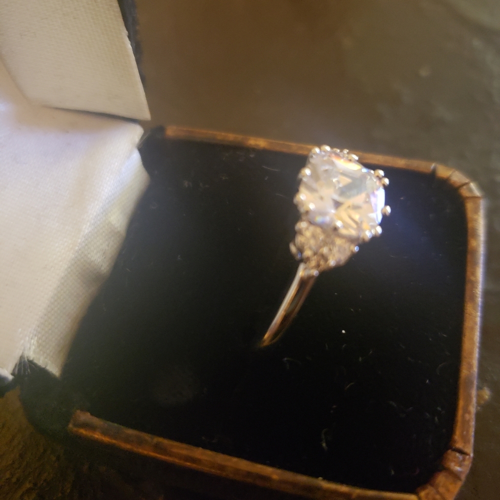 Ring - Picture 3 of 4